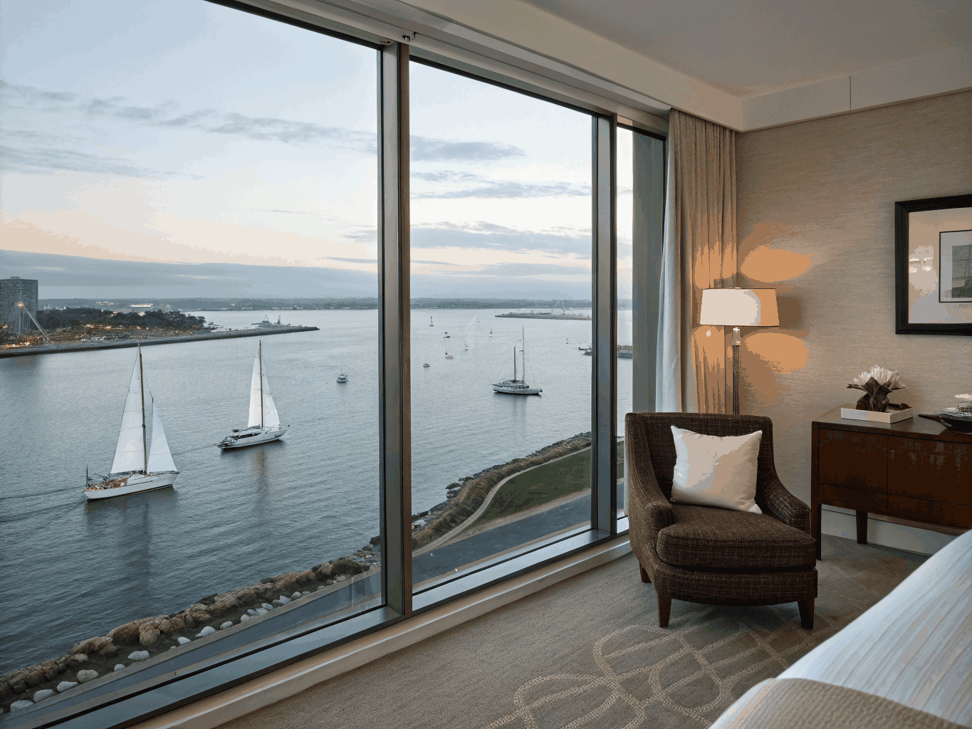 Apartment at Harbor View Suites, Waterfront